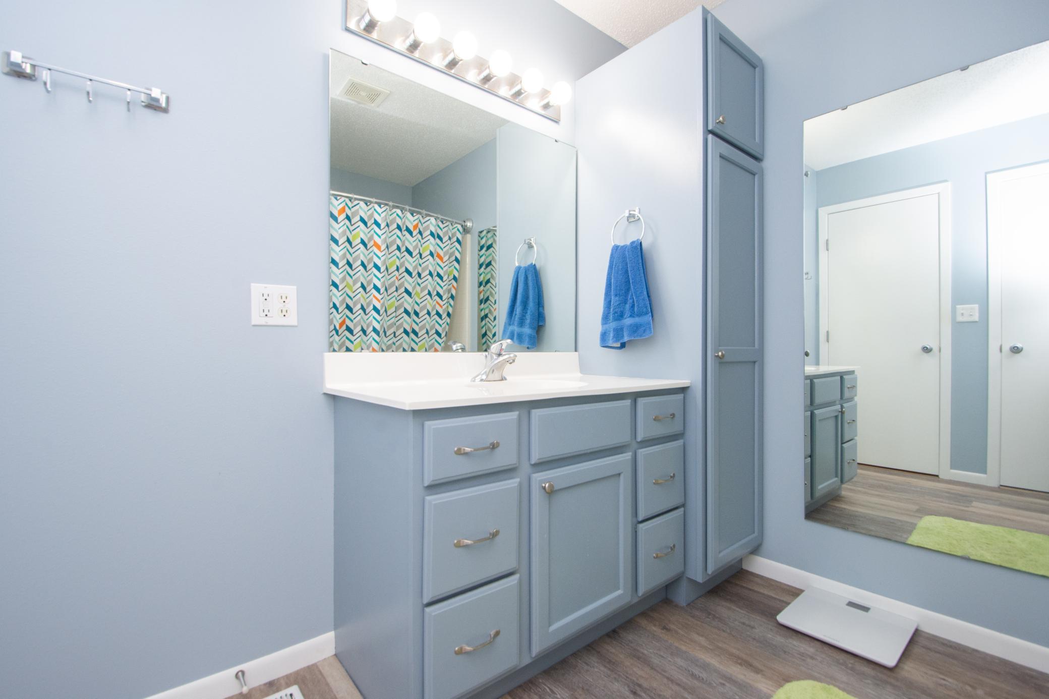 2005 twin home for sale at 964 41st Avenue W in West Fargo, ND — 3 bed, 2 bath (photo 19 of 43)