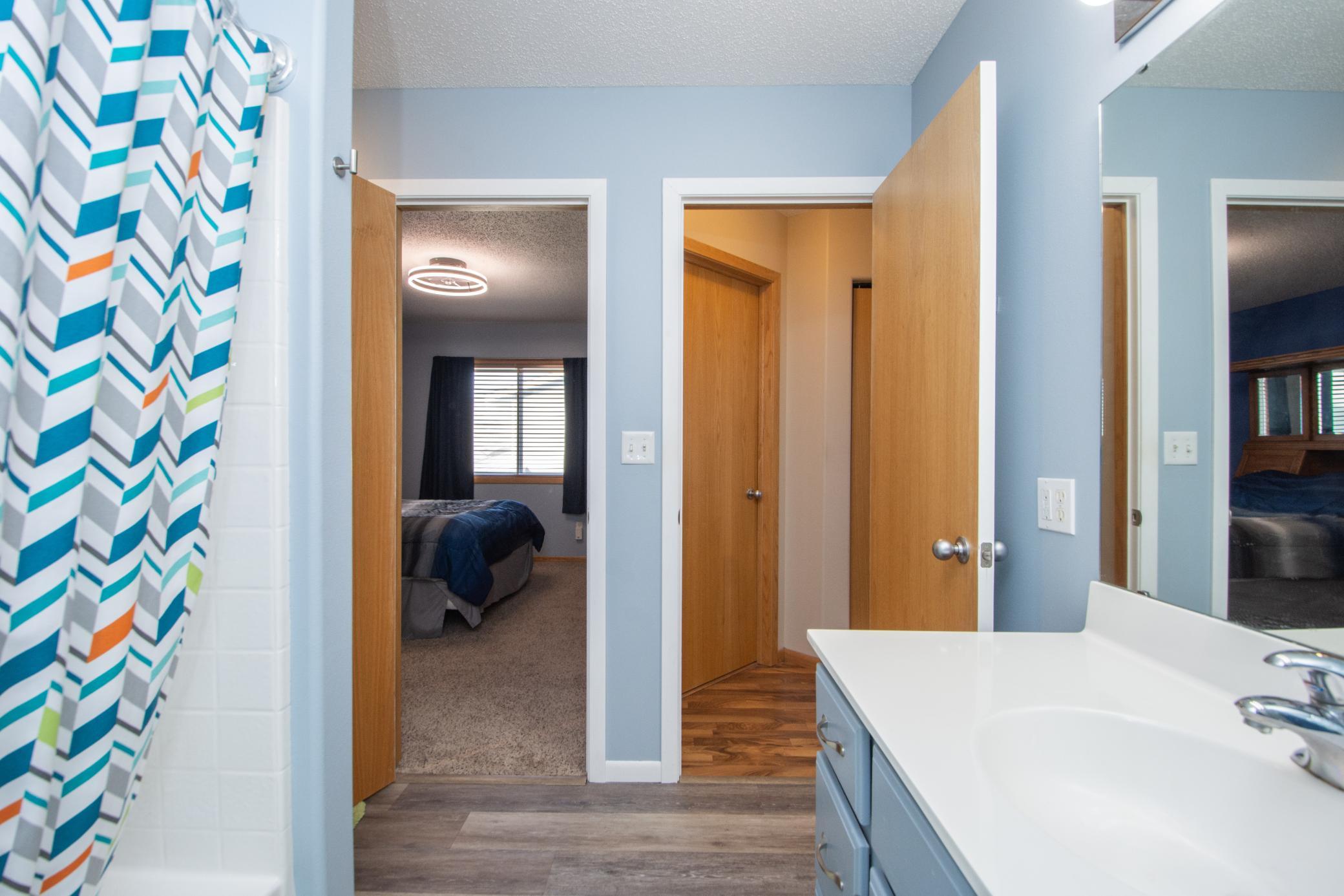 2005 twin home for sale at 964 41st Avenue W in West Fargo, ND — 3 bed, 2 bath (photo 20 of 43)