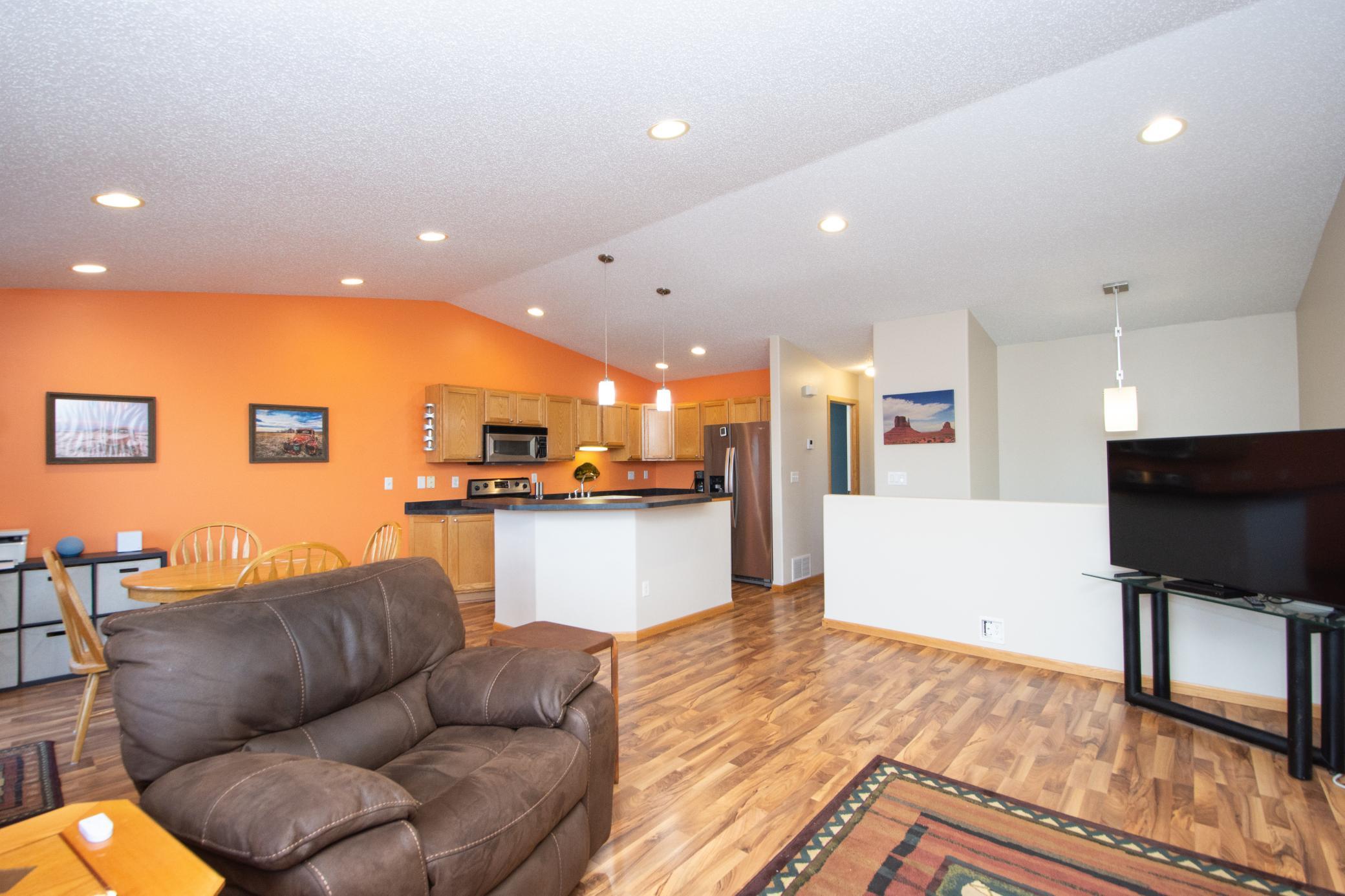 2005 twin home for sale at 964 41st Avenue W in West Fargo, ND — 3 bed, 2 bath (photo 3 of 43)
