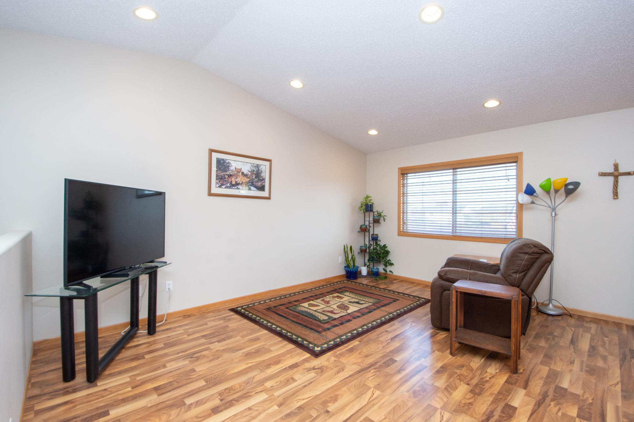 2005 twin home for sale at 964 41st Avenue W in West Fargo, ND — 3 bed, 2 bath (photo 4 of 43)
