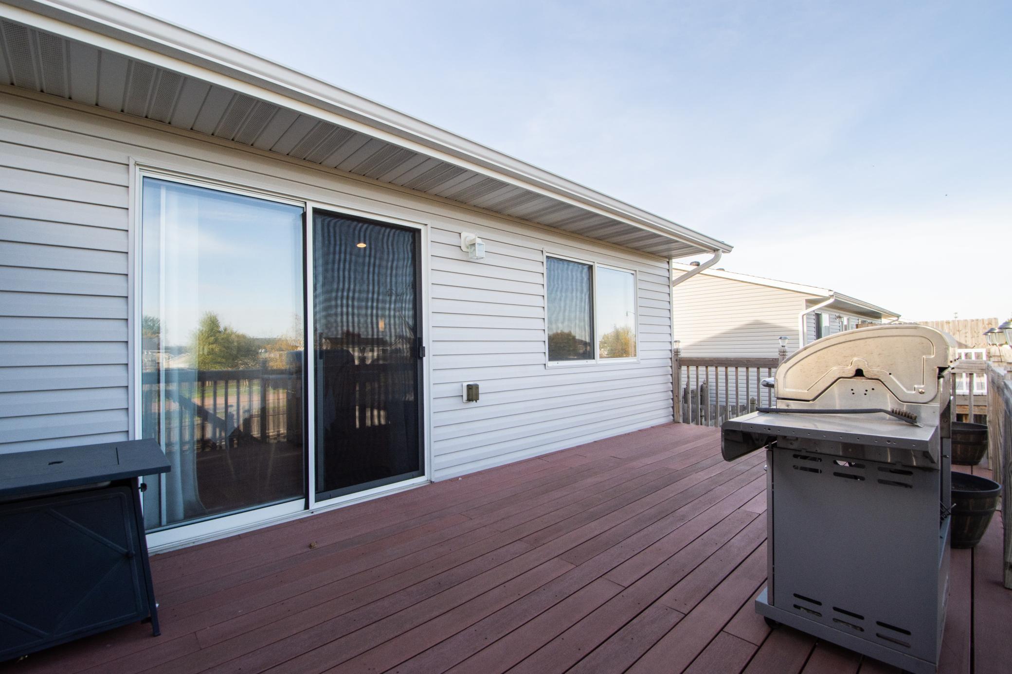 2005 twin home for sale at 964 41st Avenue W in West Fargo, ND — 3 bed, 2 bath (photo 36 of 43)