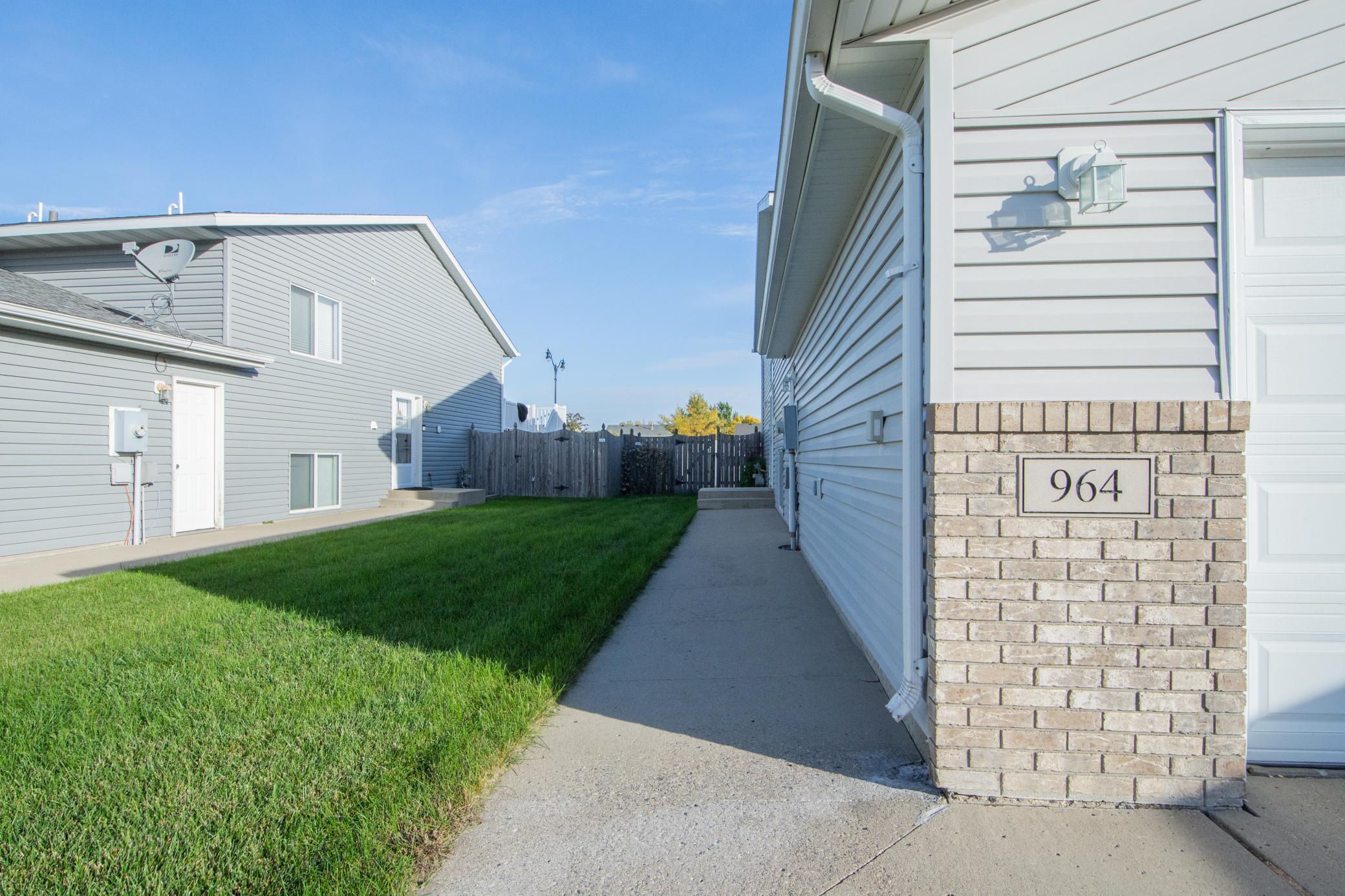 2005 twin home for sale at 964 41st Avenue W in West Fargo, ND — 3 bed, 2 bath (photo 43 of 43)