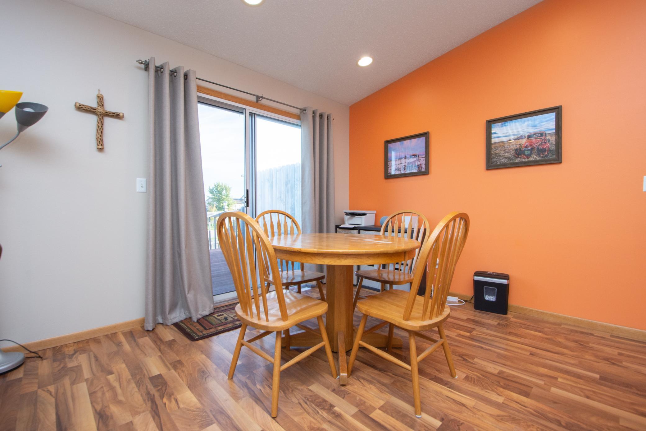 2005 twin home for sale at 964 41st Avenue W in West Fargo, ND — 3 bed, 2 bath (photo 6 of 43)
