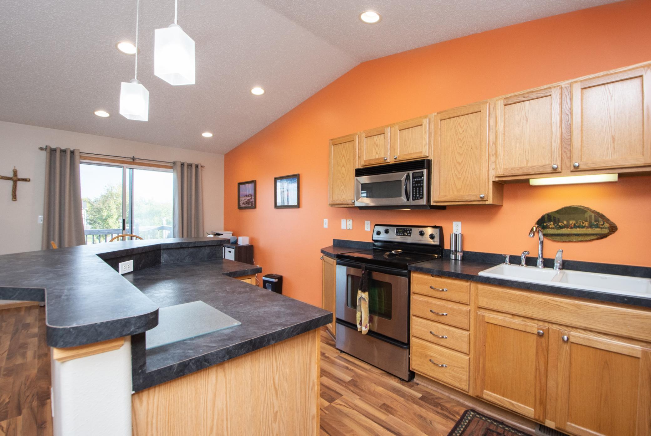 2005 twin home for sale at 964 41st Avenue W in West Fargo, ND — 3 bed, 2 bath (photo 9 of 43)