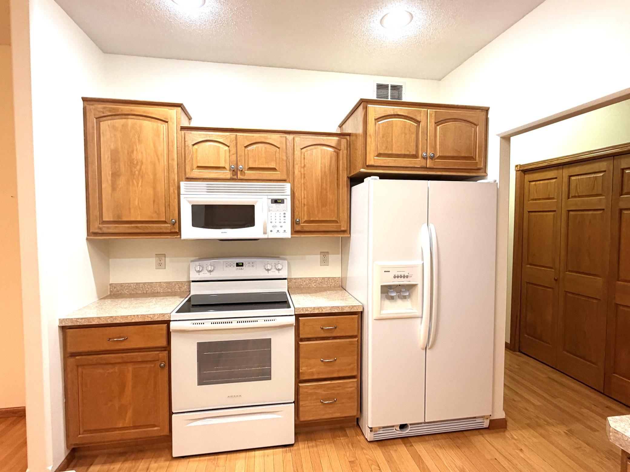 2006 single family home for sale at 386 Lake Avenue NE in Clearbrook, MN — 2 bed, 2 bath (photo 11 of 56)