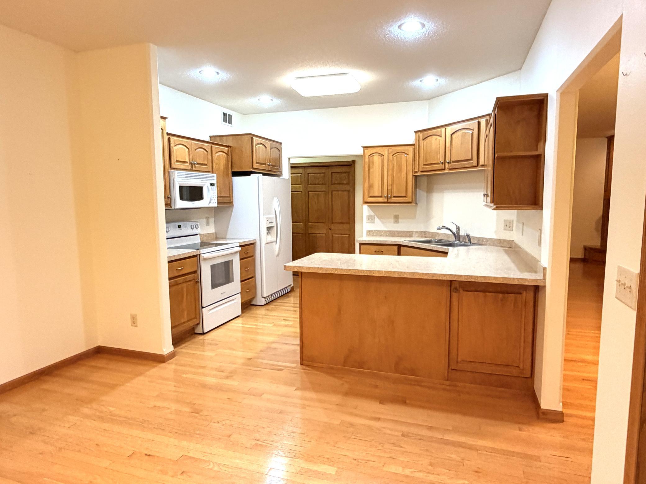 2006 single family home for sale at 386 Lake Avenue NE in Clearbrook, MN — 2 bed, 2 bath (photo 14 of 56)