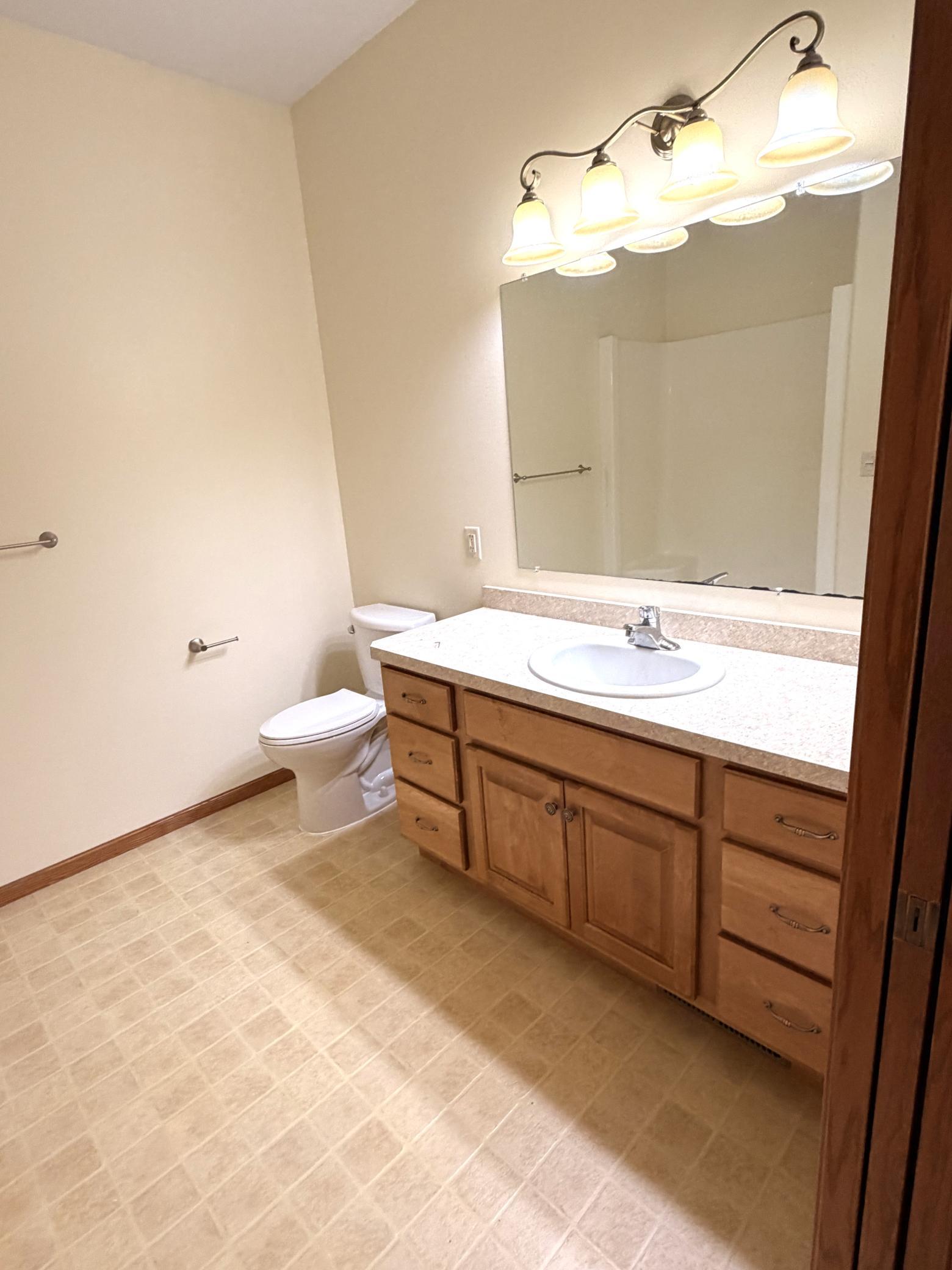 2006 single family home for sale at 386 Lake Avenue NE in Clearbrook, MN — 2 bed, 2 bath (photo 37 of 56)