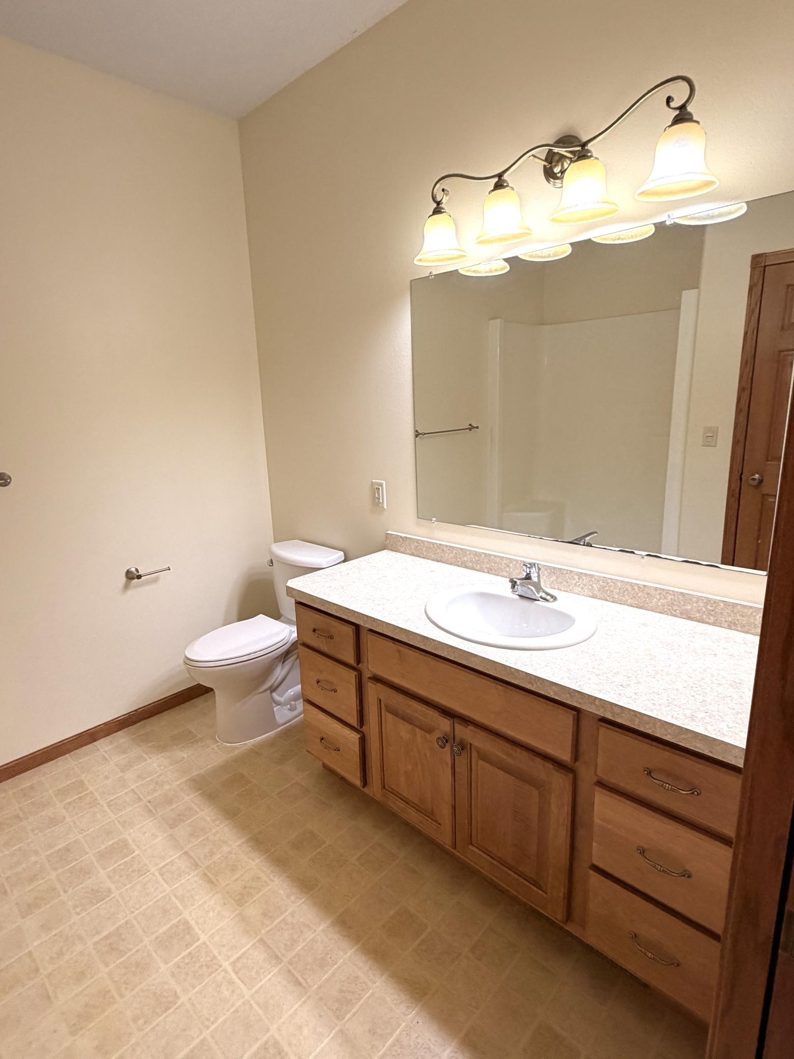 2006 single family home for sale at 386 Lake Avenue NE in Clearbrook, MN — 2 bed, 2 bath (photo 39 of 56)