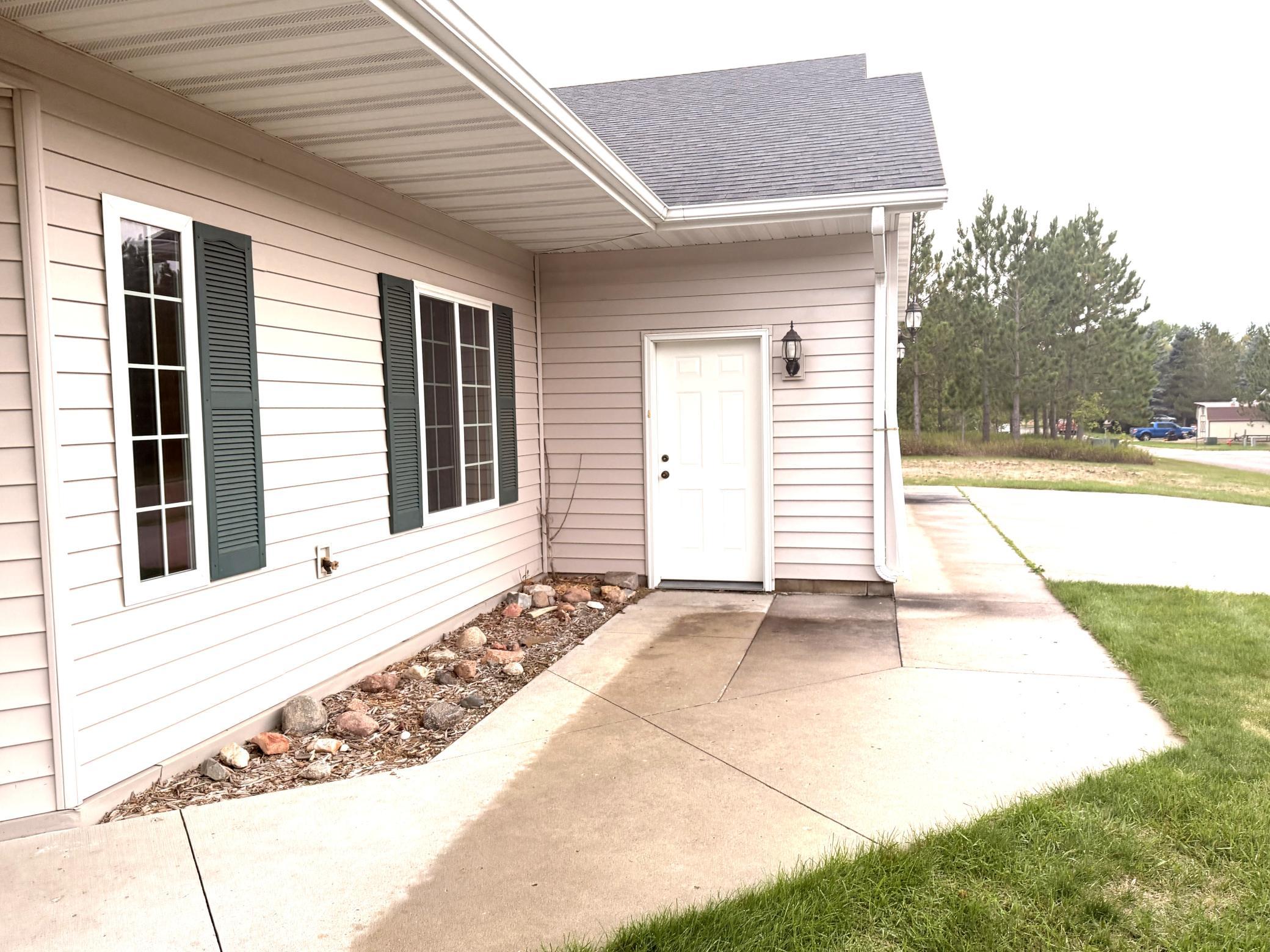 2006 single family home for sale at 386 Lake Avenue NE in Clearbrook, MN — 2 bed, 2 bath (photo 45 of 56)