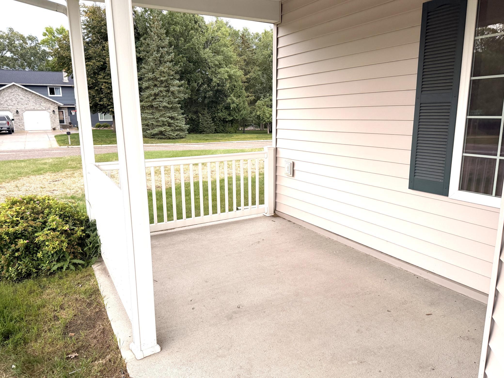 2006 single family home for sale at 386 Lake Avenue NE in Clearbrook, MN — 2 bed, 2 bath (photo 46 of 56)