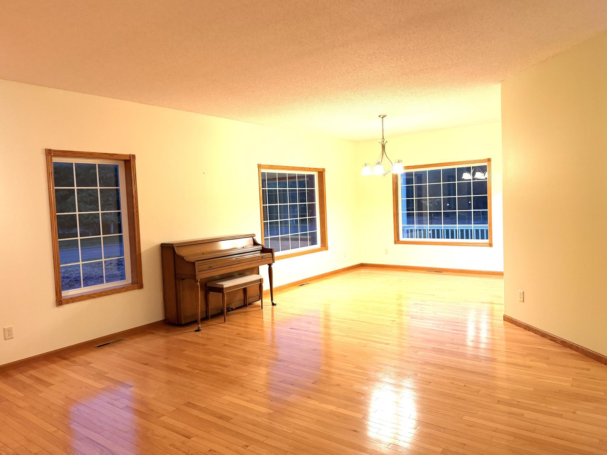 2006 single family home for sale at 386 Lake Avenue NE in Clearbrook, MN — 2 bed, 2 bath (photo 8 of 56)