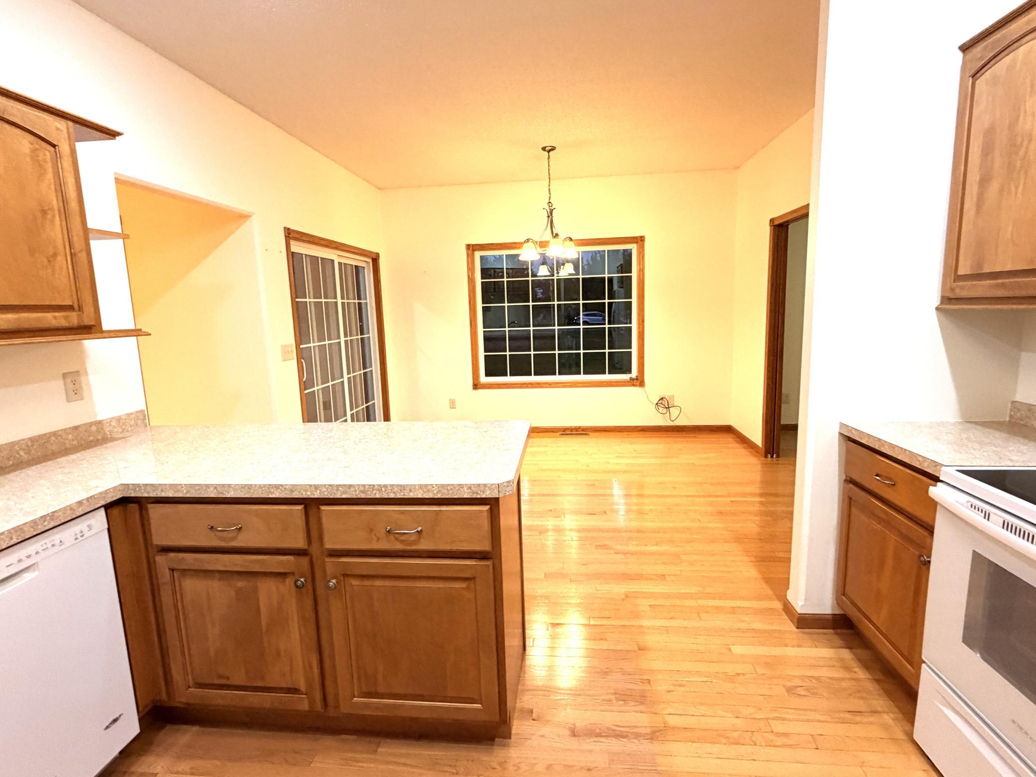 2006 single family home for sale at 386 Lake Avenue NE in Clearbrook, MN — 2 bed, 2 bath (photo 10 of 56)