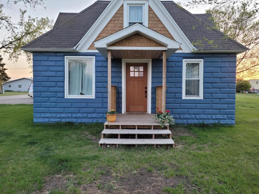 1916 single family home for sale at 97 Elm Avenue S in Ottertail, MN — 2 bed, 2 bath (photo 2 of 14)
