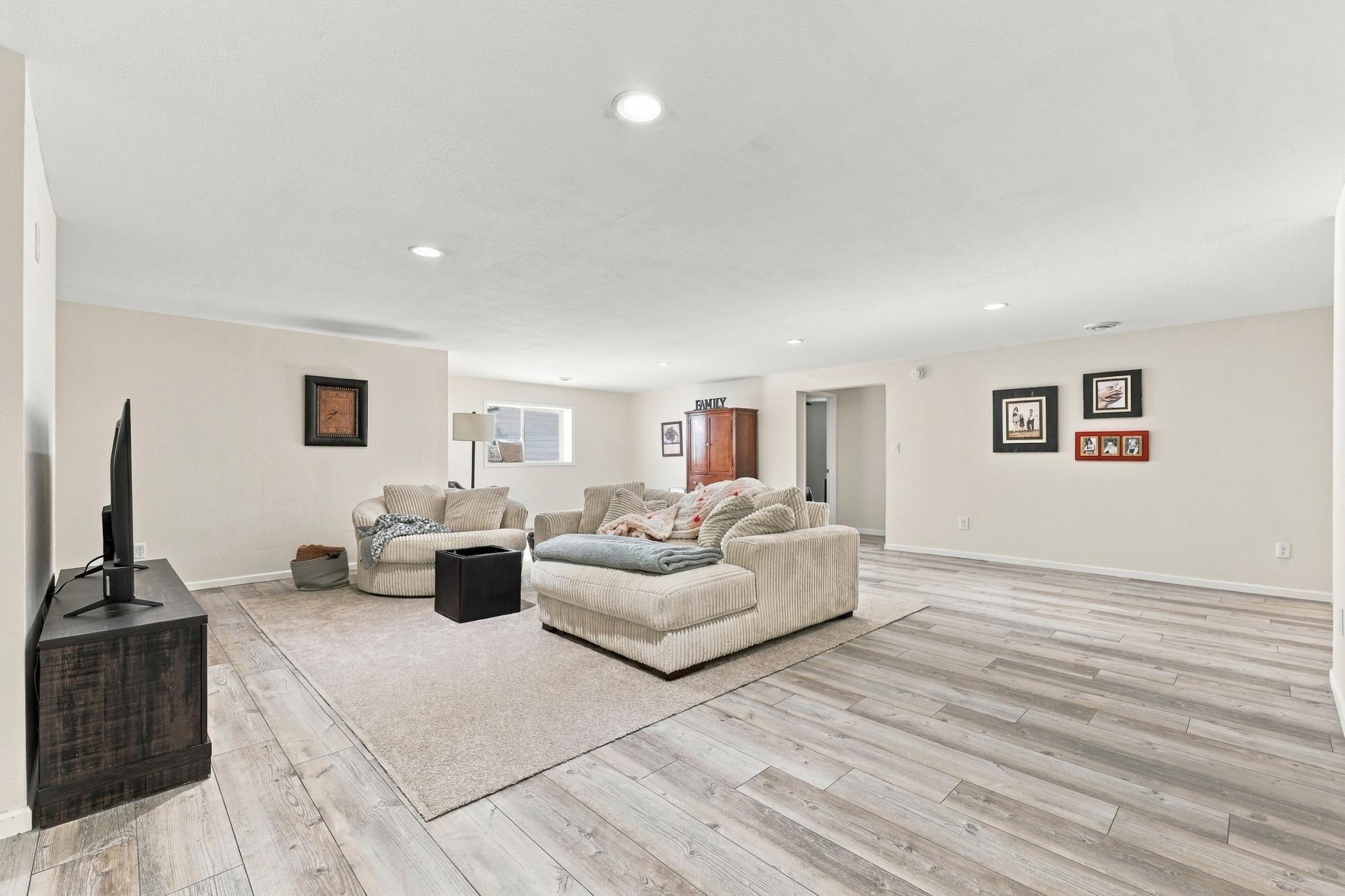 2021 single family home for sale at 140 Annies Way in Mapleton, ND — 5 bed, 3 bath (photo 31 of 57)