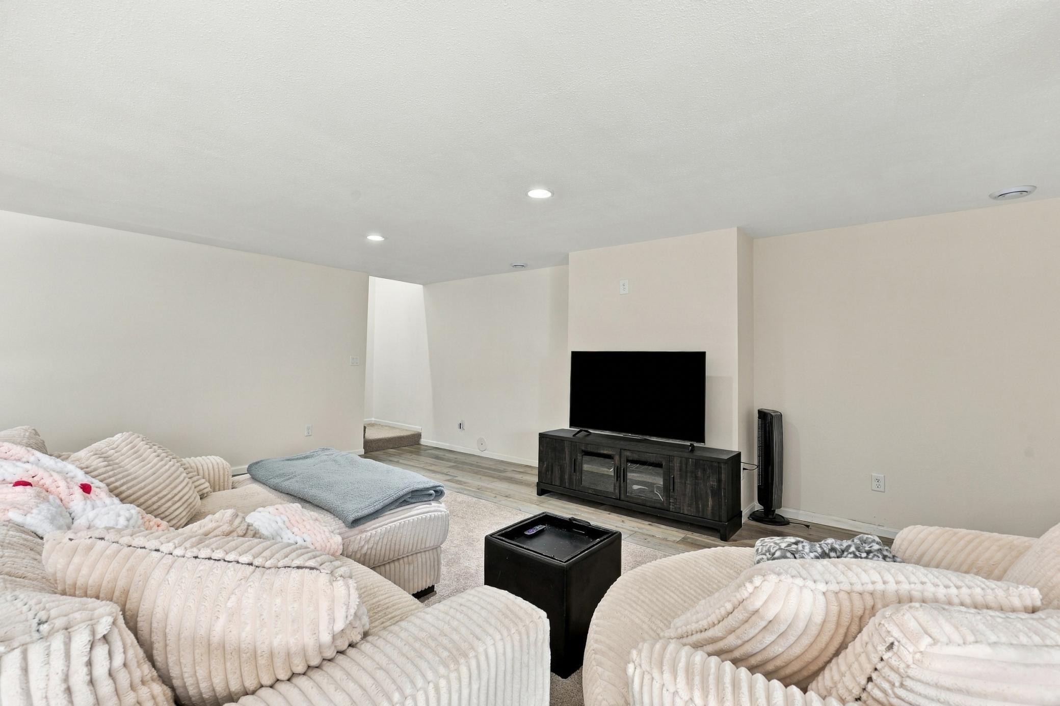 2021 single family home for sale at 140 Annies Way in Mapleton, ND — 5 bed, 3 bath (photo 32 of 57)