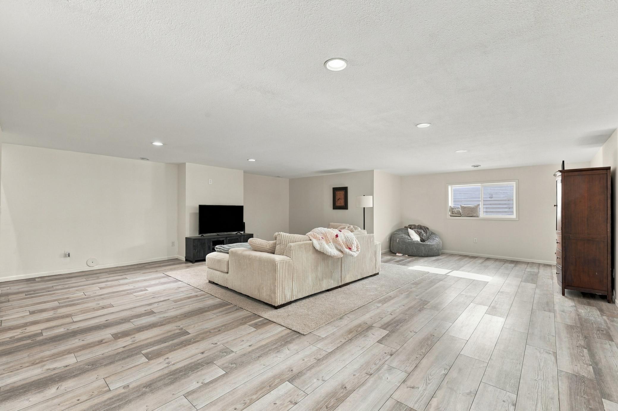 2021 single family home for sale at 140 Annies Way in Mapleton, ND — 5 bed, 3 bath (photo 33 of 57)