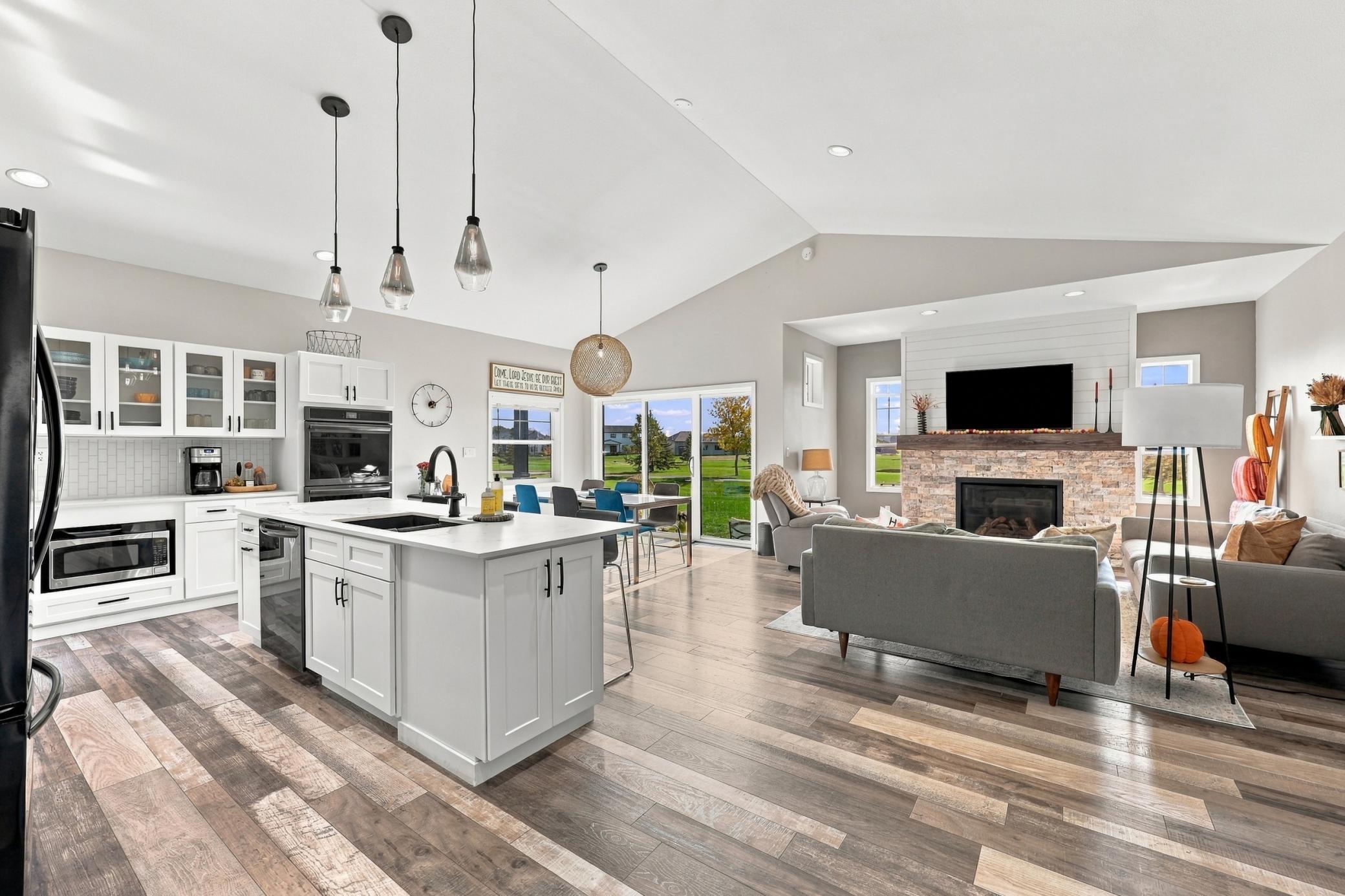2021 single family home for sale at 140 Annies Way in Mapleton, ND — 5 bed, 3 bath (photo 6 of 57)
