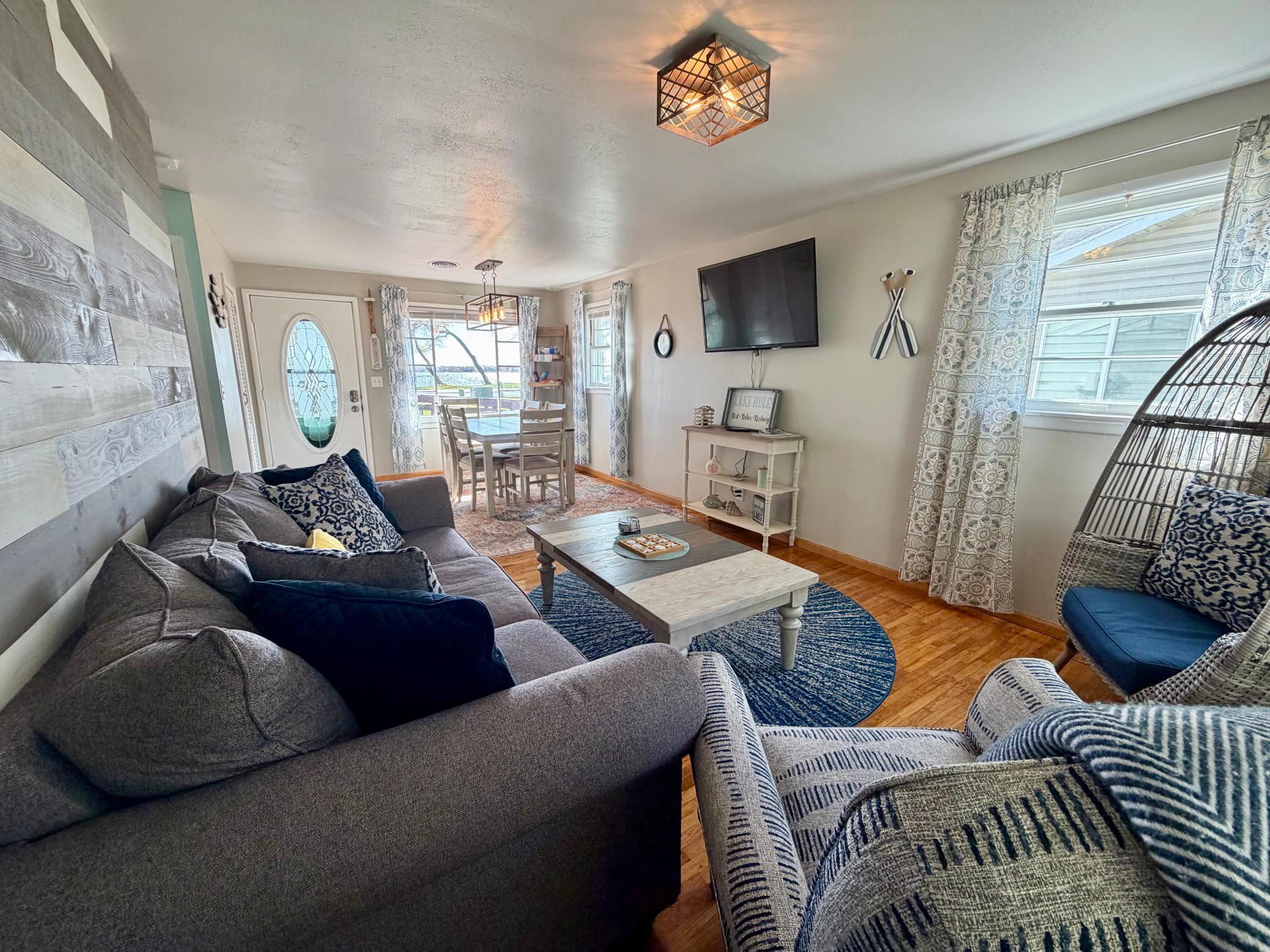 1957 single family home for sale at 926 W Lake Drive in Detroit Lakes, MN — 3 bed, 1 bath (photo 5 of 23)