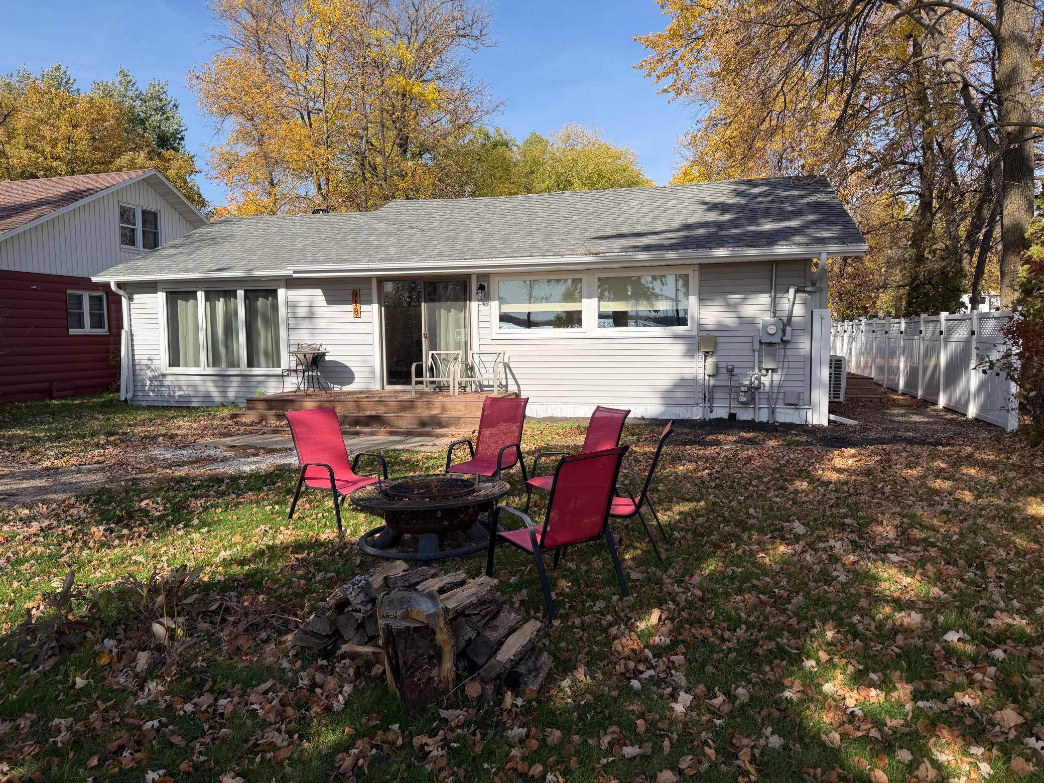 1930 single family home for sale at 918 W Lake Drive in Detroit Lakes, MN — 4 bed, 3 bath