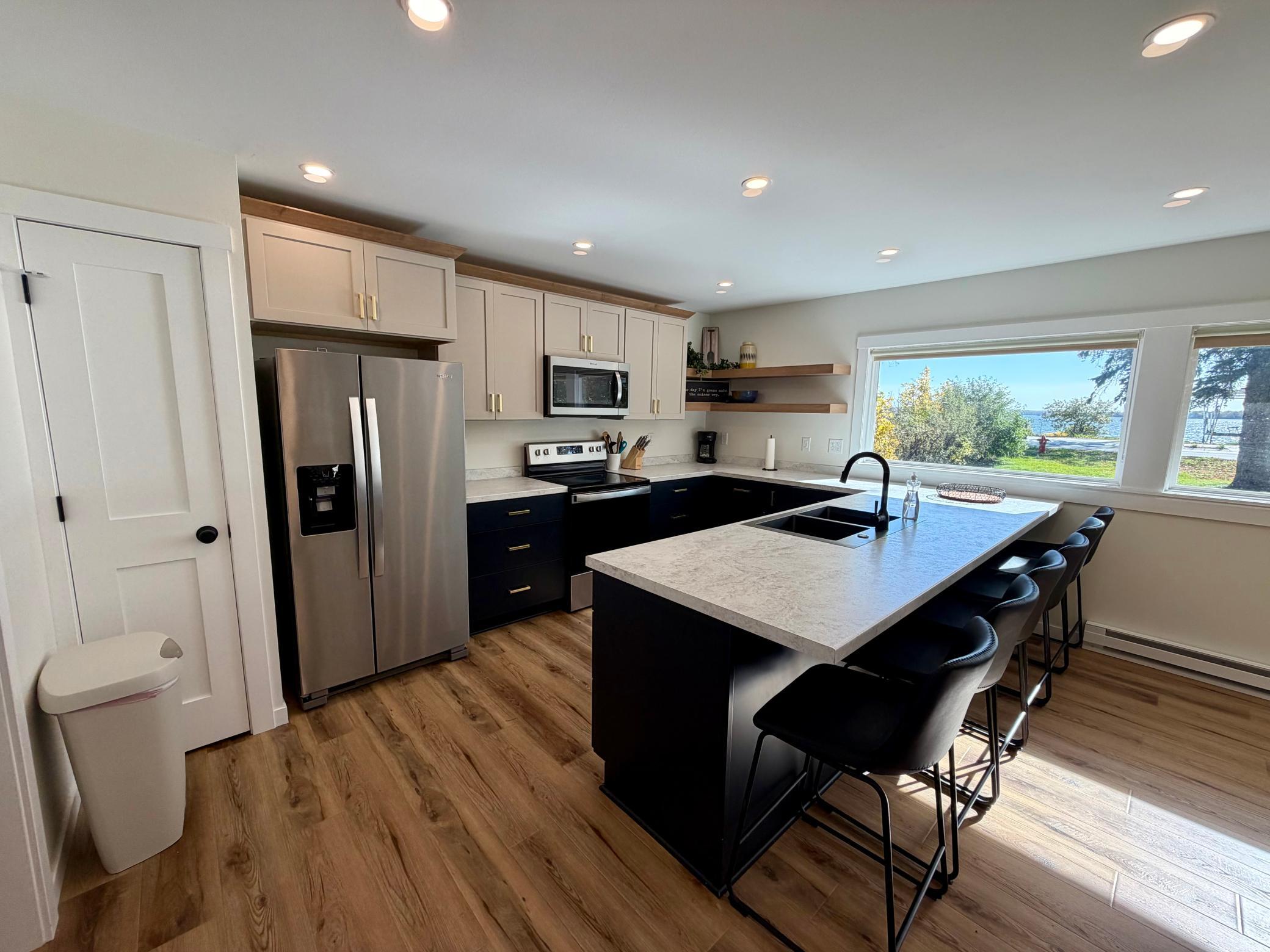 1930 single family home for sale at 918 W Lake Drive in Detroit Lakes, MN — 4 bed, 3 bath (photo 4 of 44)