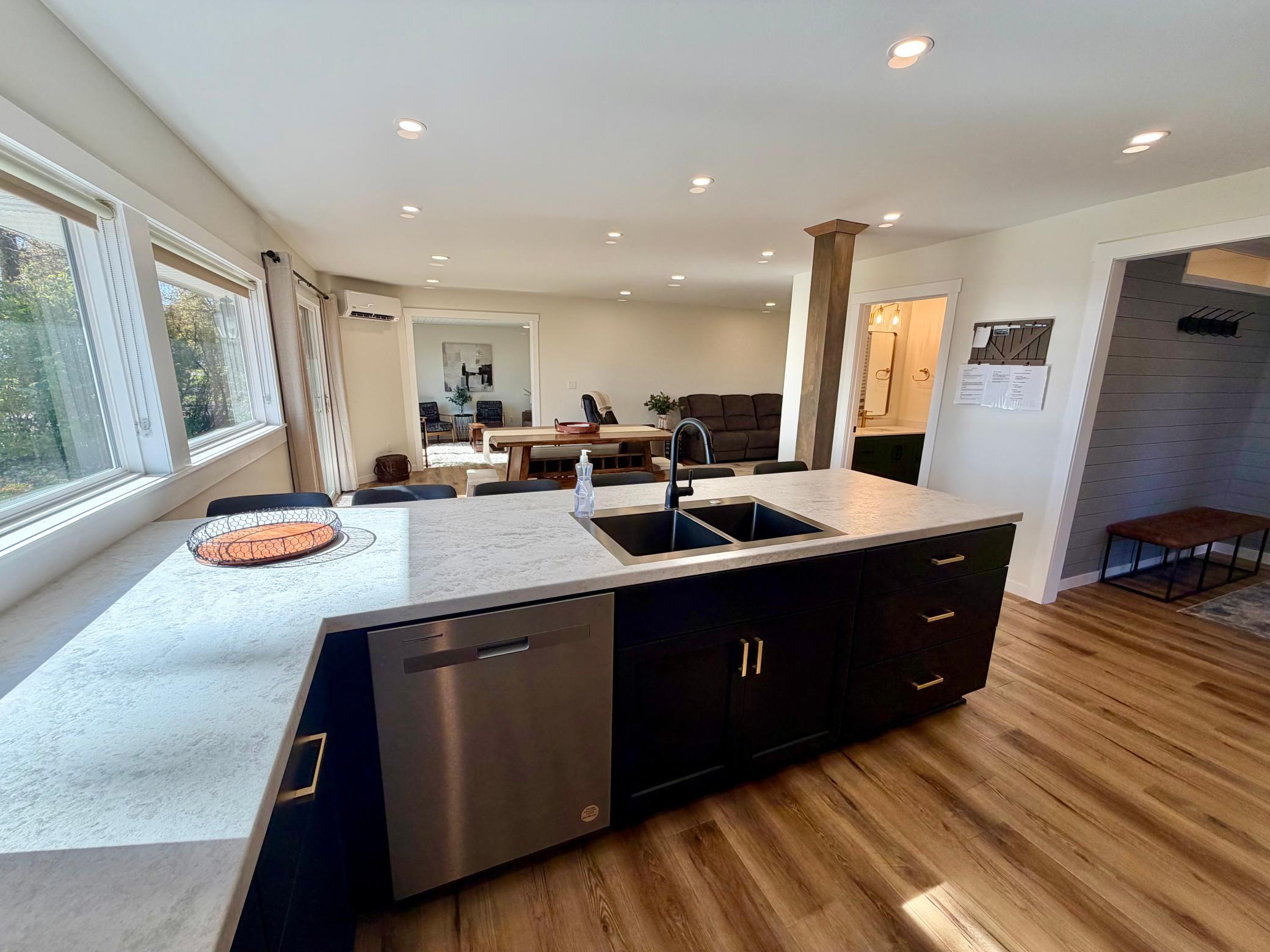 1930 single family home for sale at 918 W Lake Drive in Detroit Lakes, MN — 4 bed, 3 bath (photo 7 of 44)