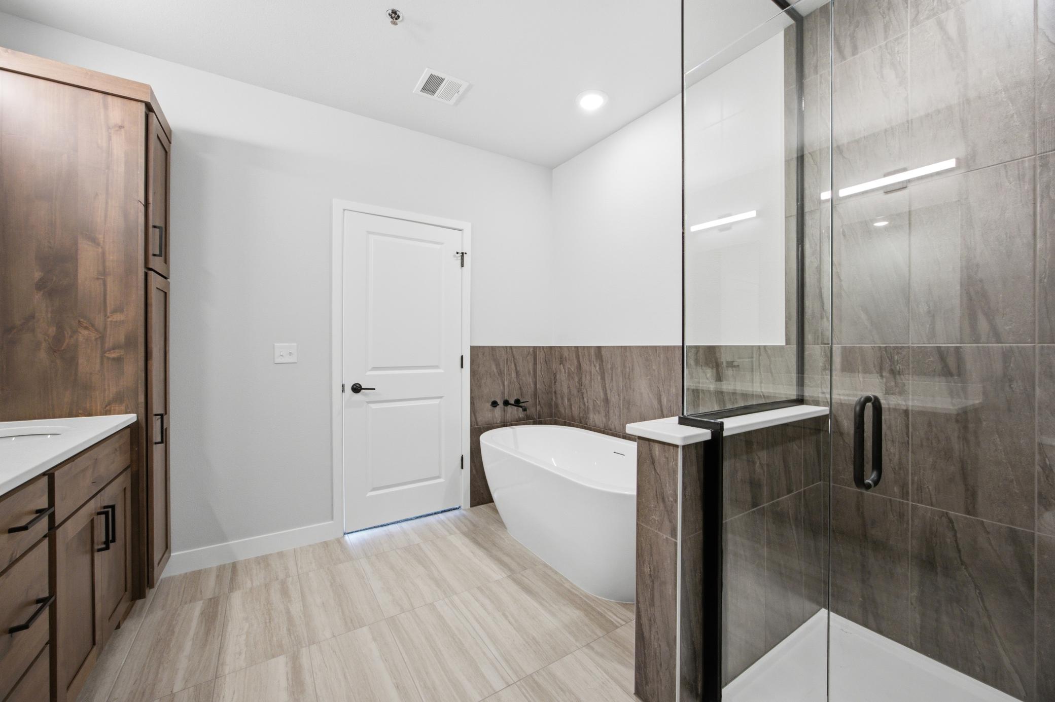 2024 condo for sale at 4470 24th Avenue S, Unit 603 in Fargo, ND — 2 bed, 2 bath (photo 14 of 22)