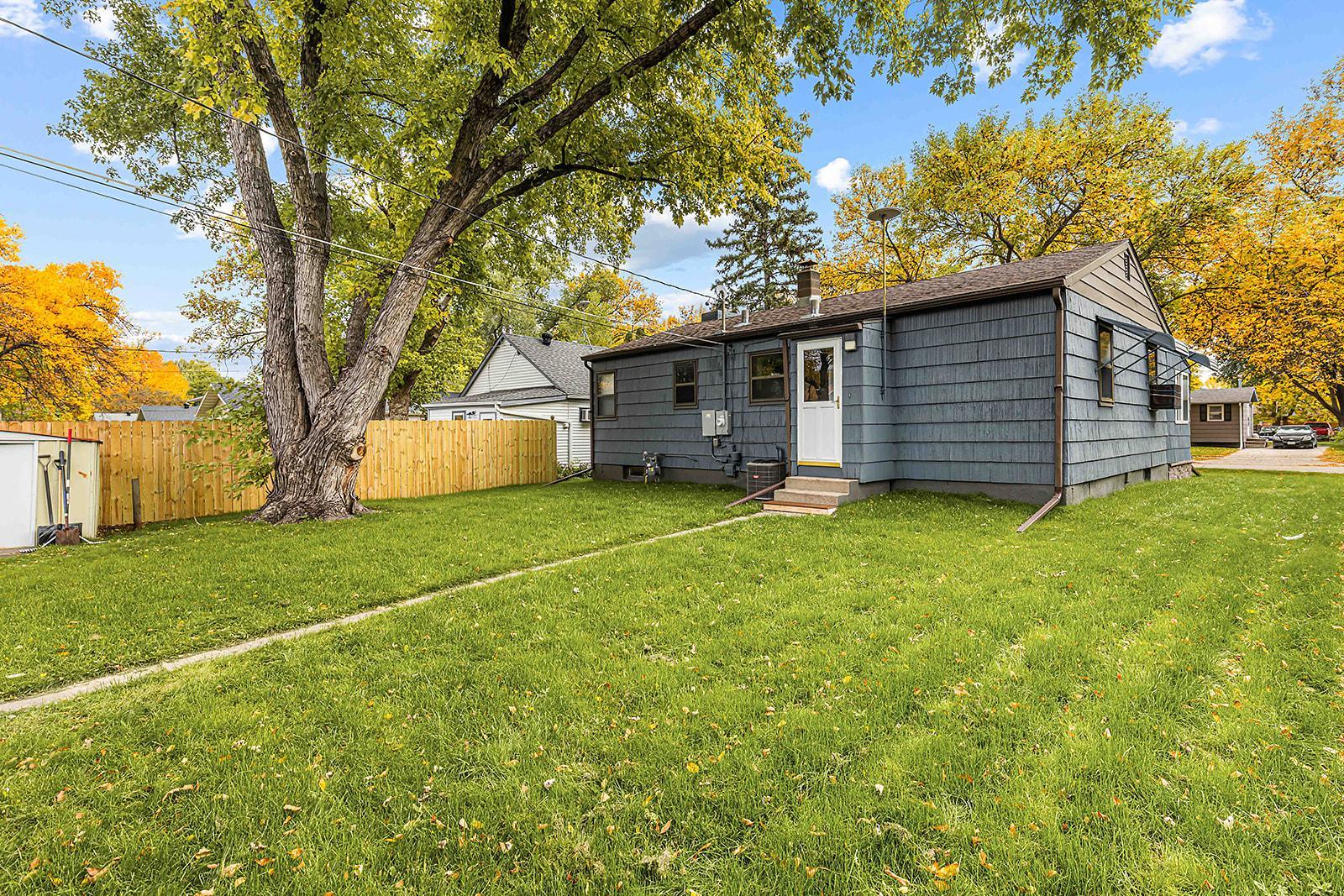 1957 single family home for sale at 902 N 26th Street N in Fargo, ND — 3 bed, 2 bath (photo 2 of 43)