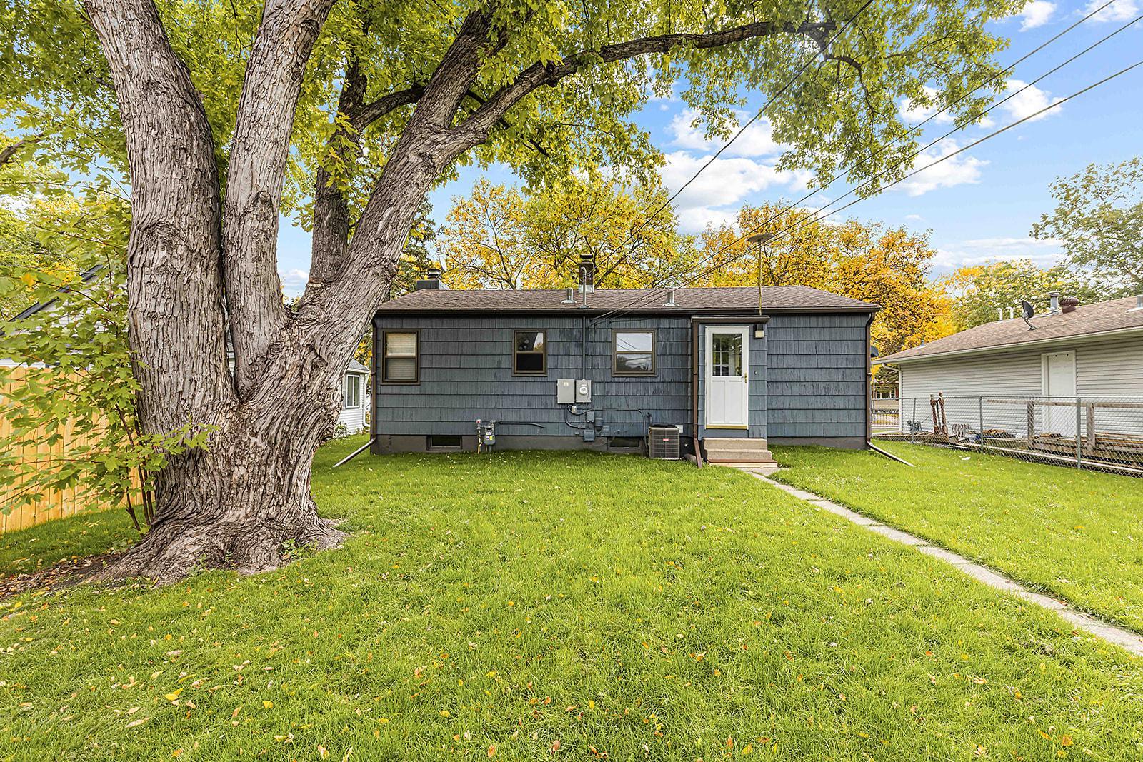 1957 single family home for sale at 902 N 26th Street N in Fargo, ND — 3 bed, 2 bath (photo 3 of 43)