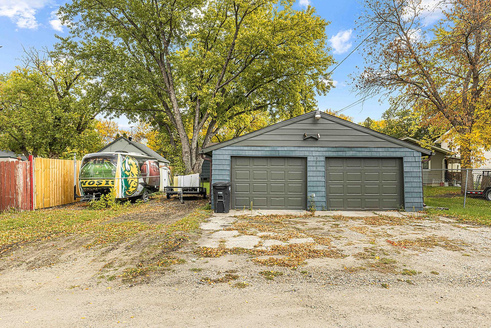 1957 single family home for sale at 902 N 26th Street N in Fargo, ND — 3 bed, 2 bath (photo 4 of 43)