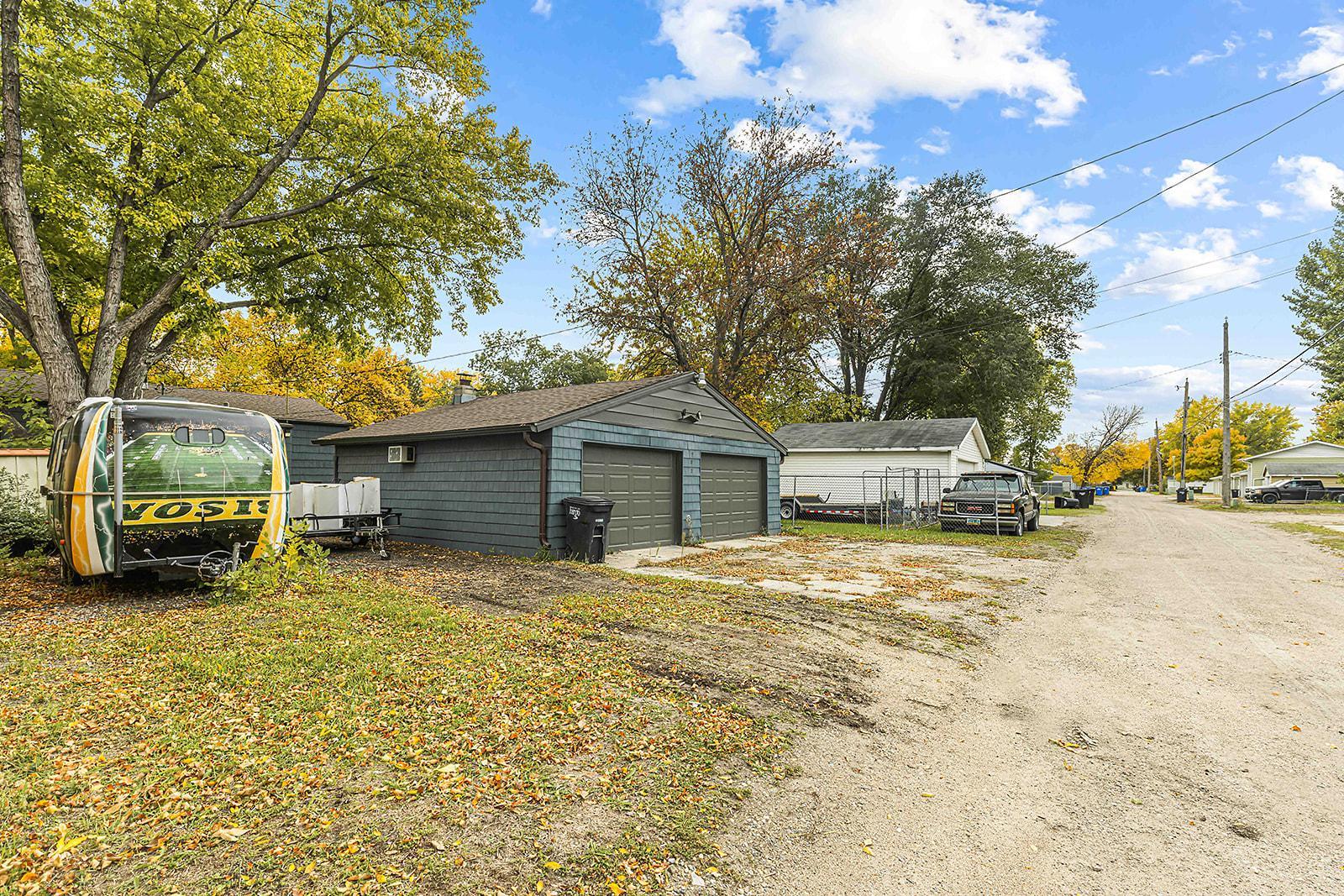 1957 single family home for sale at 902 N 26th Street N in Fargo, ND — 3 bed, 2 bath (photo 35 of 43)