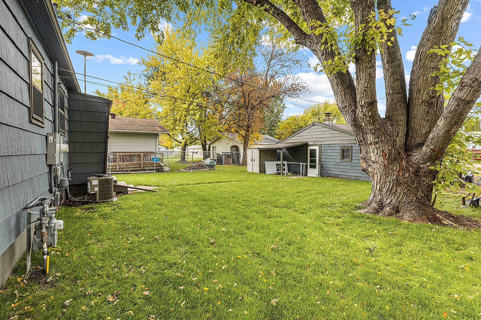 1957 single family home for sale at 902 N 26th Street N in Fargo, ND — 3 bed, 2 bath (photo 37 of 43)