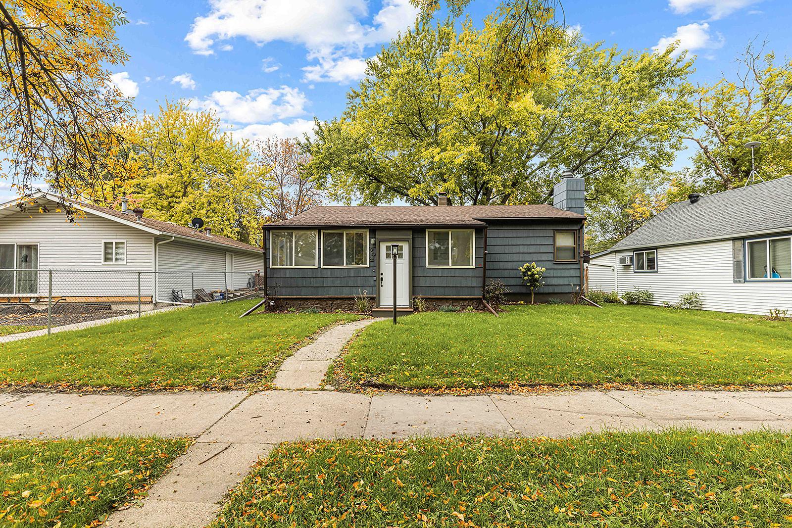 1957 single family home for sale at 902 N 26th Street N in Fargo, ND — 3 bed, 2 bath (photo 40 of 43)
