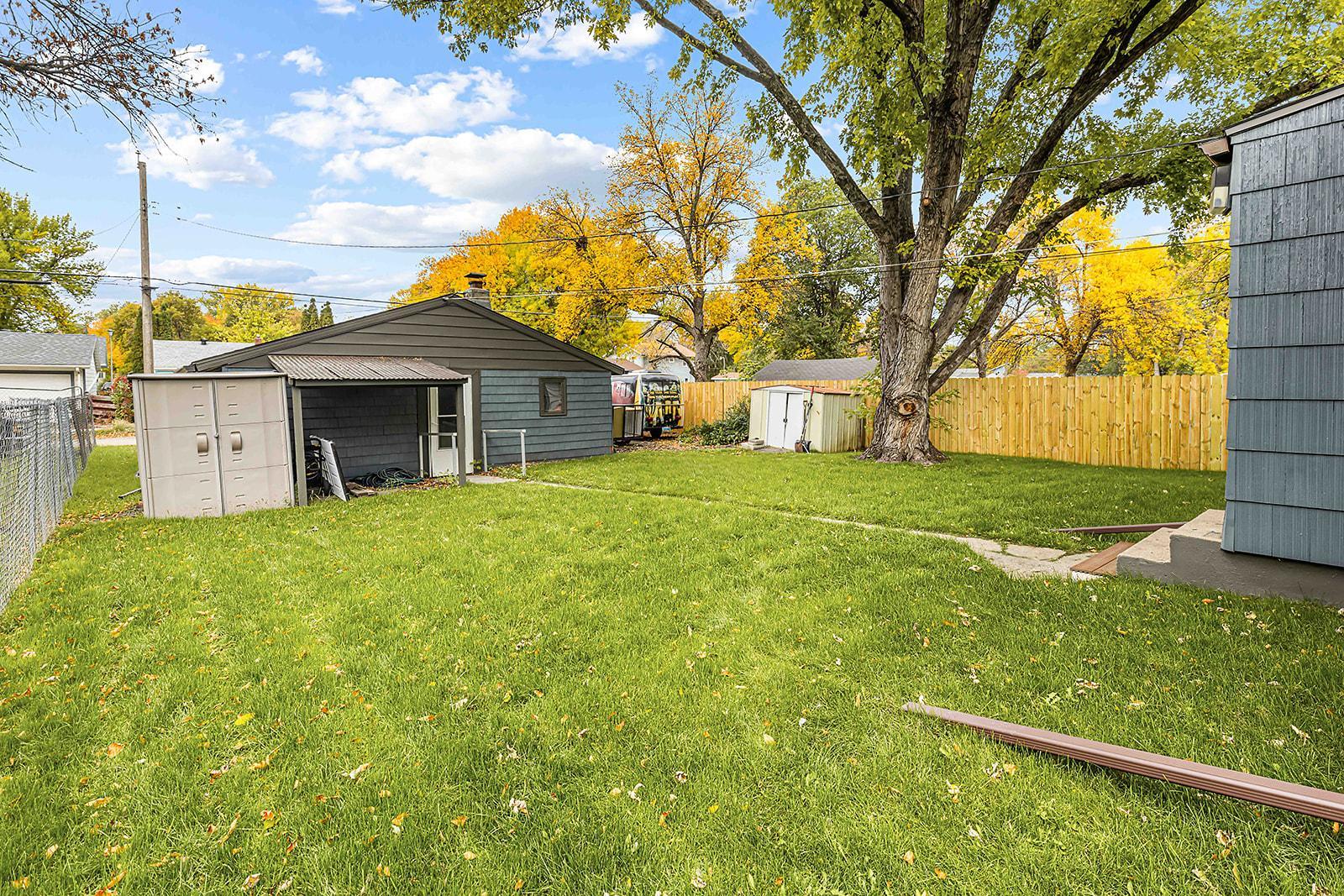 1957 single family home for sale at 902 N 26th Street N in Fargo, ND — 3 bed, 2 bath (photo 43 of 43)