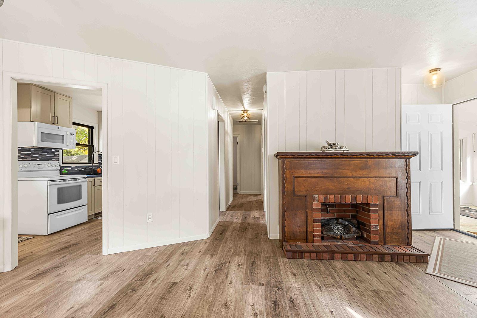 1957 single family home for sale at 902 N 26th Street N in Fargo, ND — 3 bed, 2 bath (photo 8 of 43)