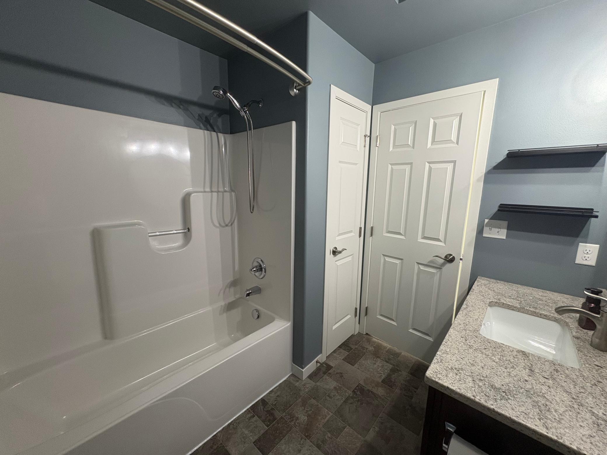 2016 single family home for sale at 6059 AUTUMN Drive S in Fargo, ND — 4 bed, 3 bath (photo 14 of 49)