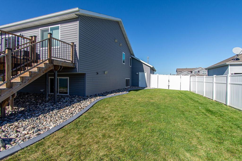 2016 single family home for sale at 6059 AUTUMN Drive S in Fargo, ND — 4 bed, 3 bath (photo 34 of 49)