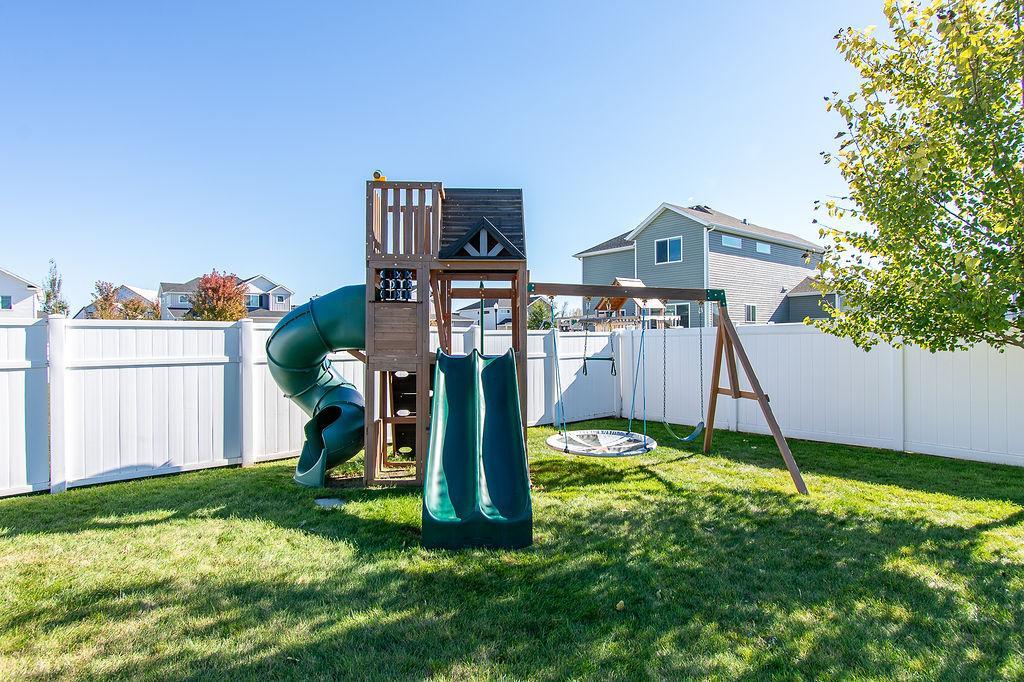 2016 single family home for sale at 6059 AUTUMN Drive S in Fargo, ND — 4 bed, 3 bath (photo 45 of 49)