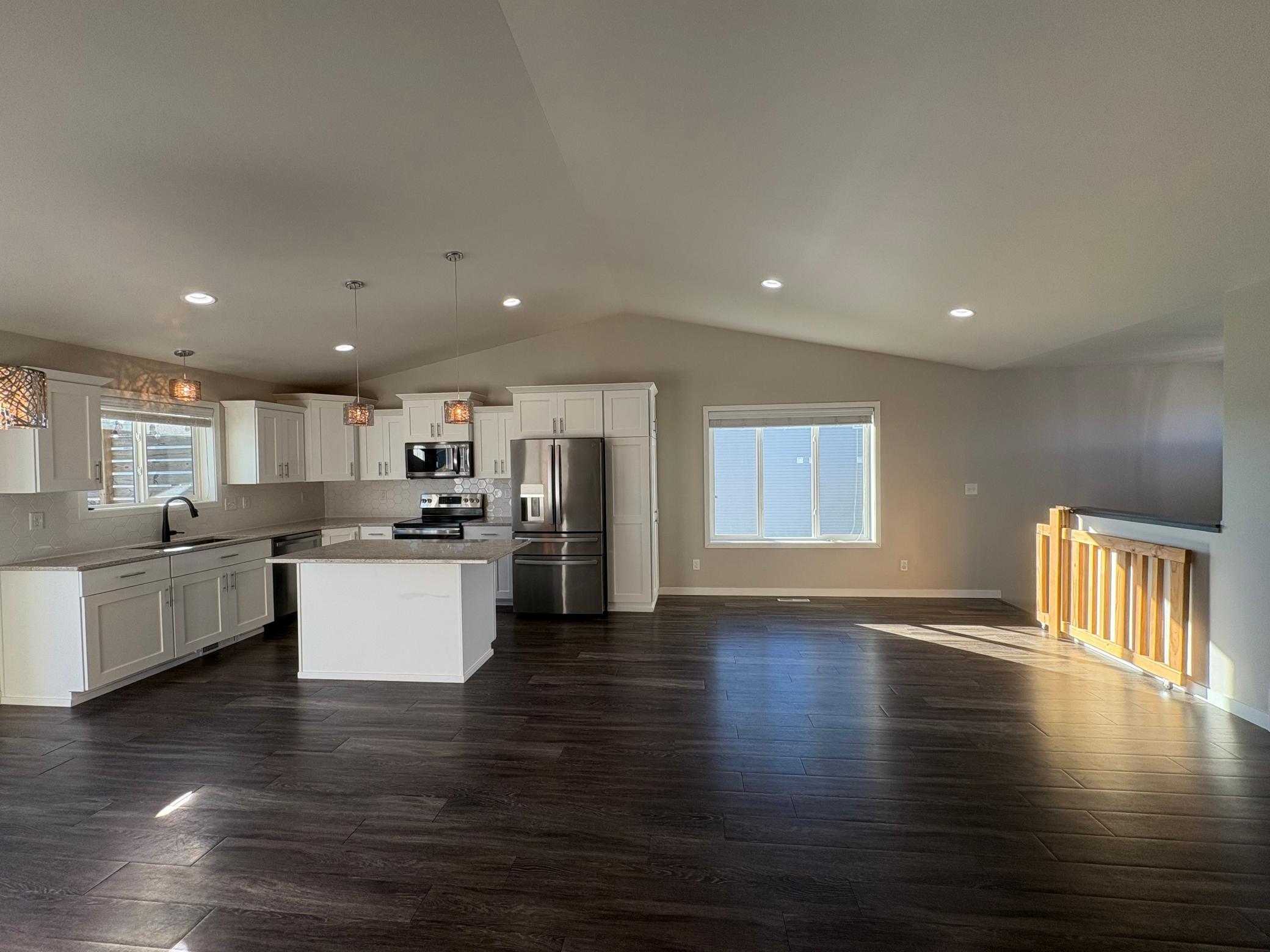 2016 single family home for sale at 6059 AUTUMN Drive S in Fargo, ND — 4 bed, 3 bath (photo 6 of 49)
