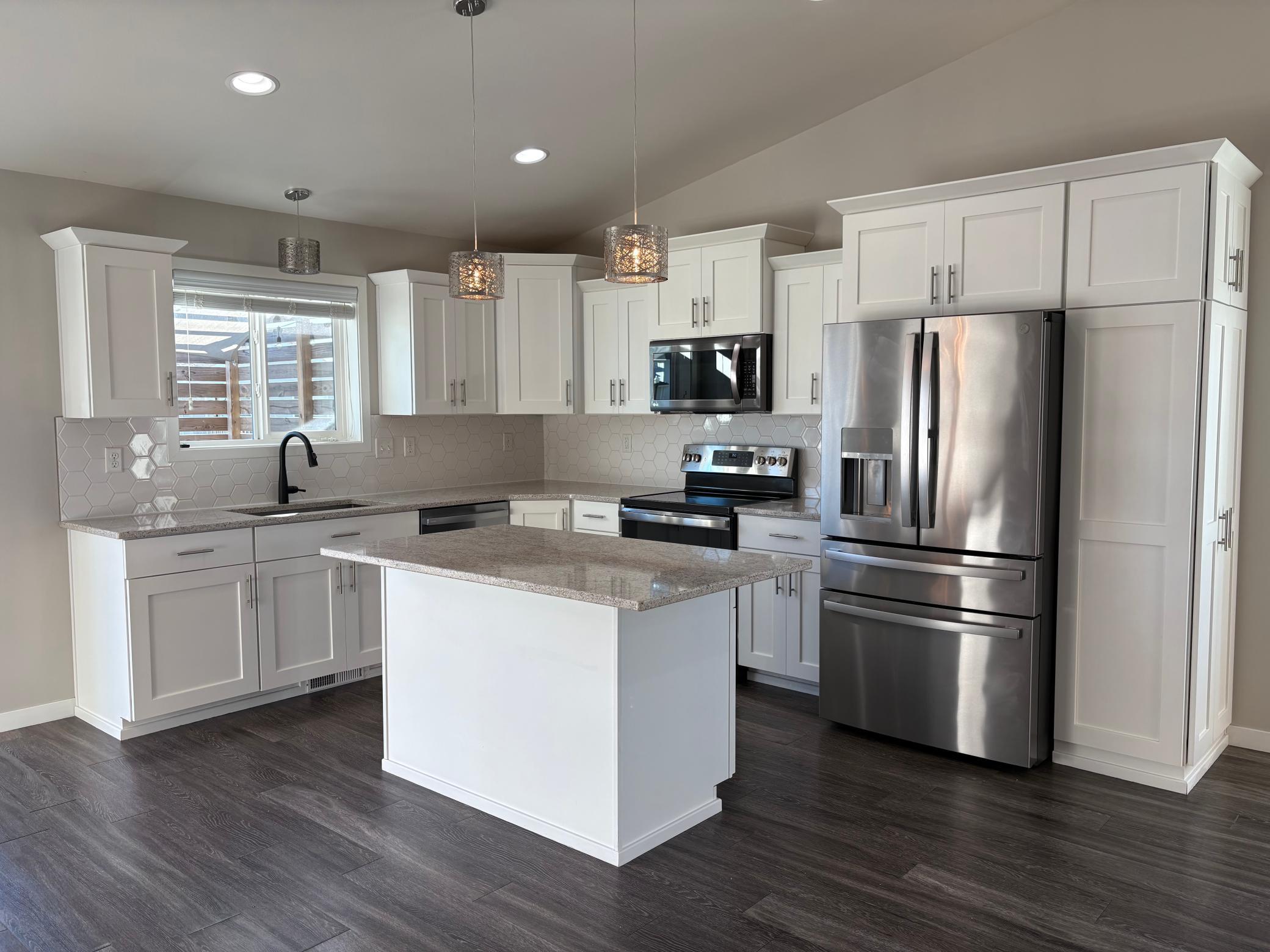 2016 single family home for sale at 6059 AUTUMN Drive S in Fargo, ND — 4 bed, 3 bath (photo 7 of 49)