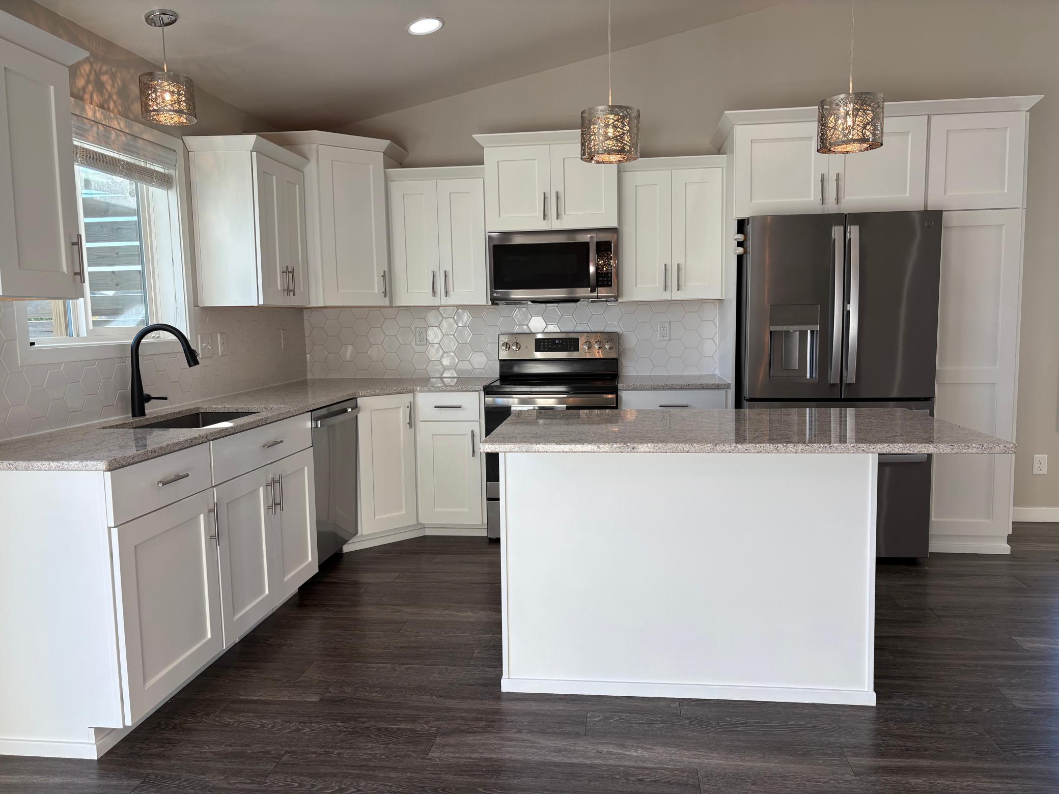 2016 single family home for sale at 6059 AUTUMN Drive S in Fargo, ND — 4 bed, 3 bath (photo 8 of 49)