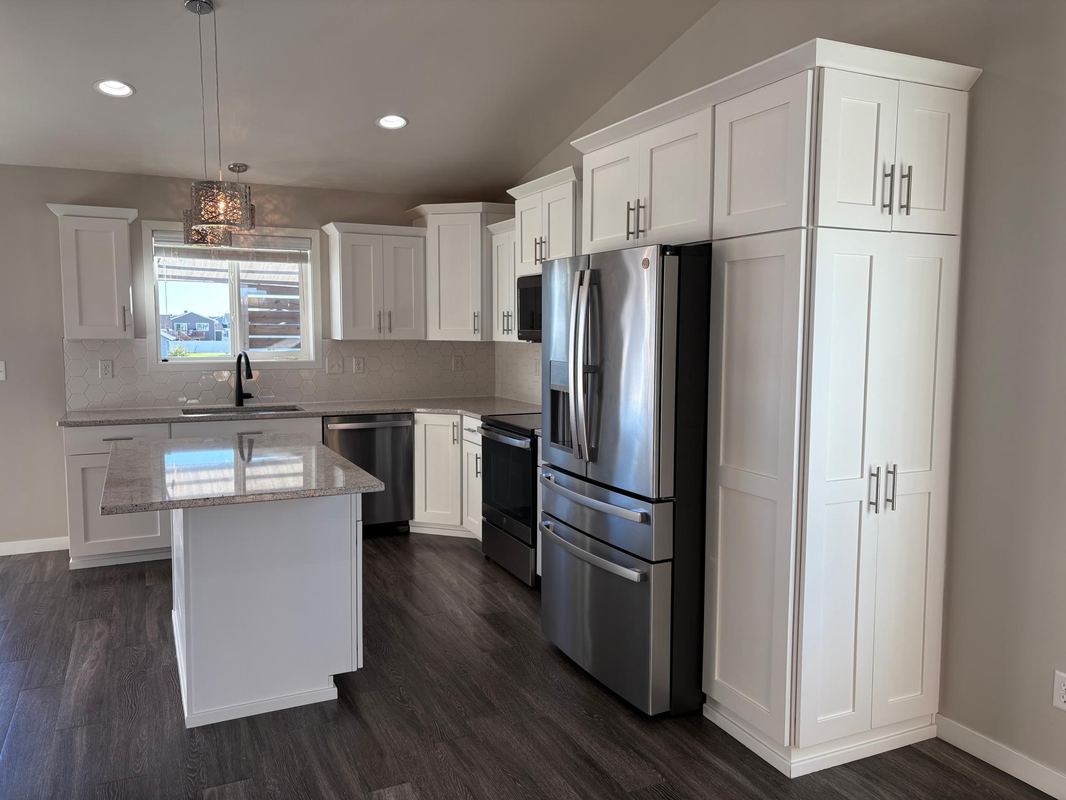 2016 single family home for sale at 6059 AUTUMN Drive S in Fargo, ND — 4 bed, 3 bath (photo 9 of 49)