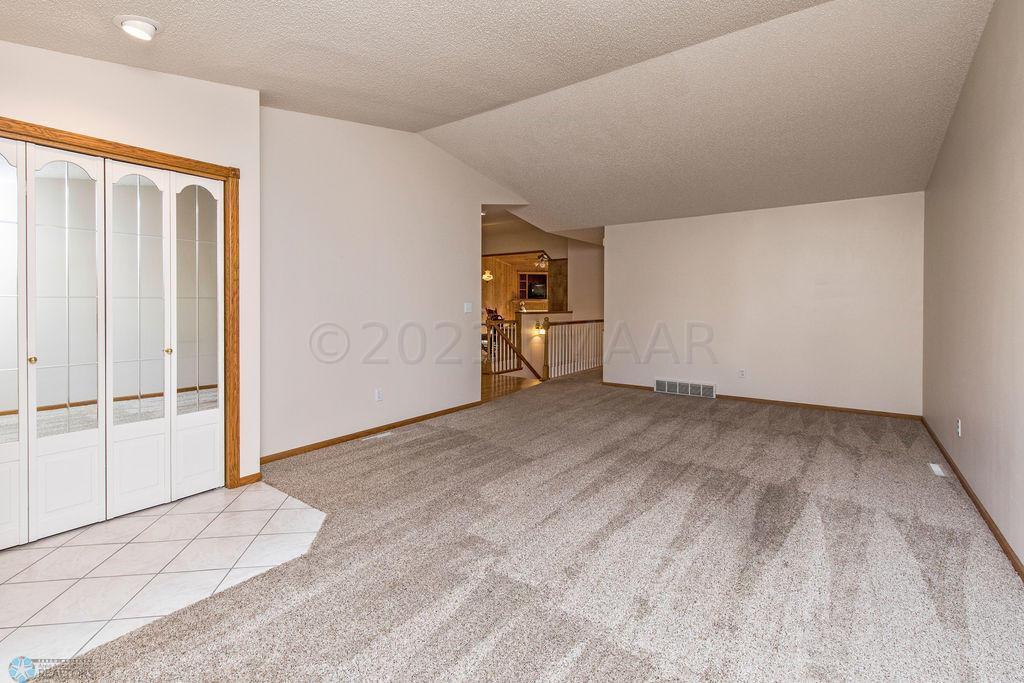1995 townhouse for sale at 3626 5th Street S in Moorhead, MN — 3 bed, 3 bath (photo 2 of 31)