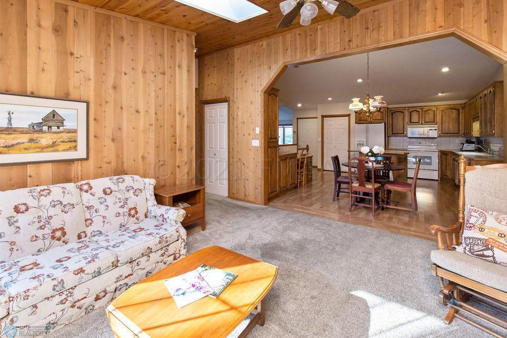 1995 townhouse for sale at 3626 5th Street S in Moorhead, MN — 3 bed, 3 bath (photo 11 of 31)
