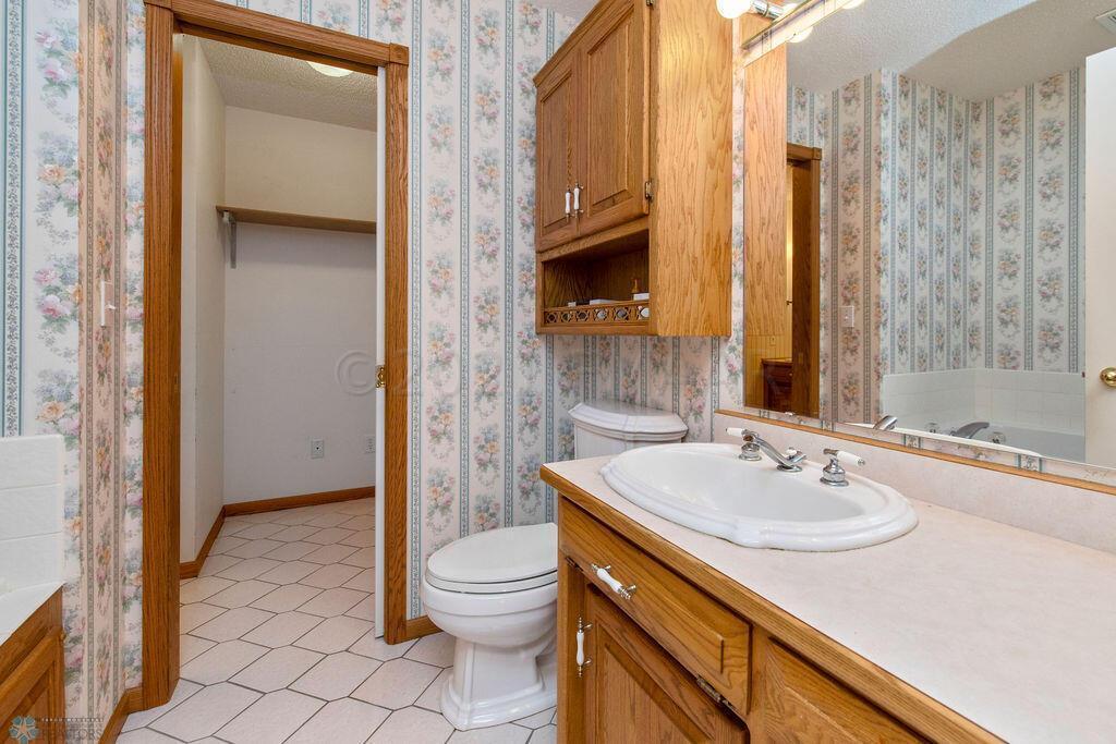 1995 townhouse for sale at 3626 5th Street S in Moorhead, MN — 3 bed, 3 bath (photo 13 of 31)
