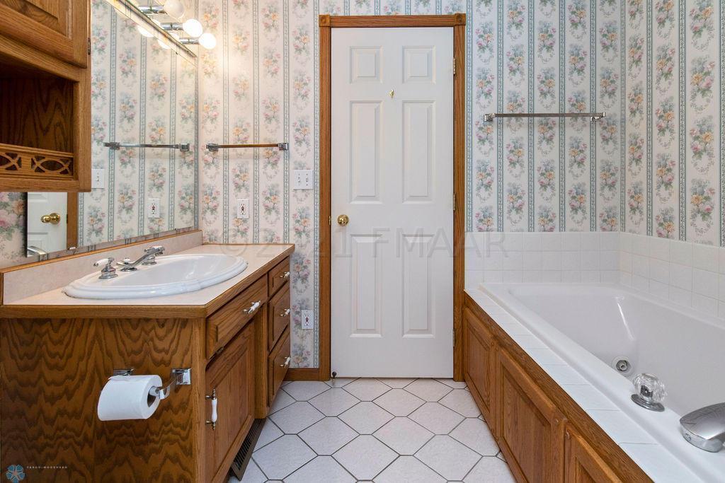 1995 townhouse for sale at 3626 5th Street S in Moorhead, MN — 3 bed, 3 bath (photo 14 of 31)