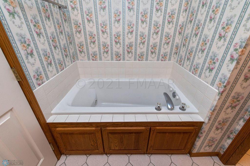 1995 townhouse for sale at 3626 5th Street S in Moorhead, MN — 3 bed, 3 bath (photo 15 of 31)