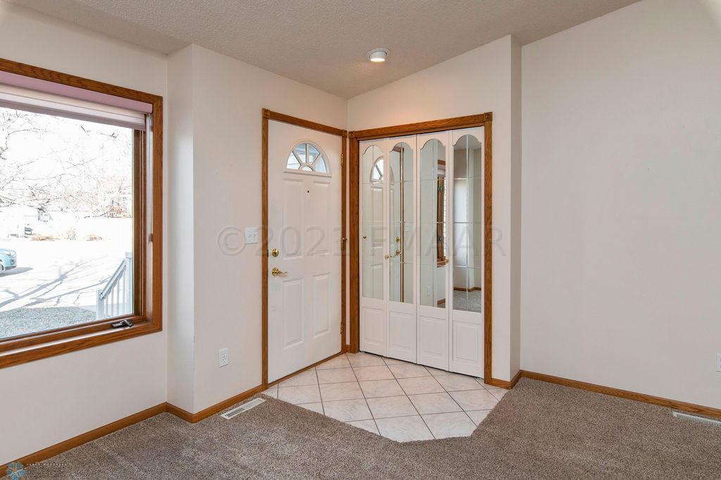 1995 townhouse for sale at 3626 5th Street S in Moorhead, MN — 3 bed, 3 bath (photo 3 of 31)