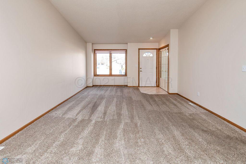 1995 townhouse for sale at 3626 5th Street S in Moorhead, MN — 3 bed, 3 bath (photo 4 of 31)