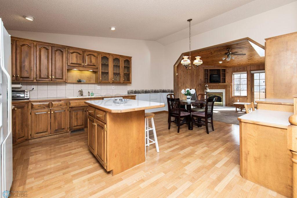 1995 townhouse for sale at 3626 5th Street S in Moorhead, MN — 3 bed, 3 bath (photo 6 of 31)