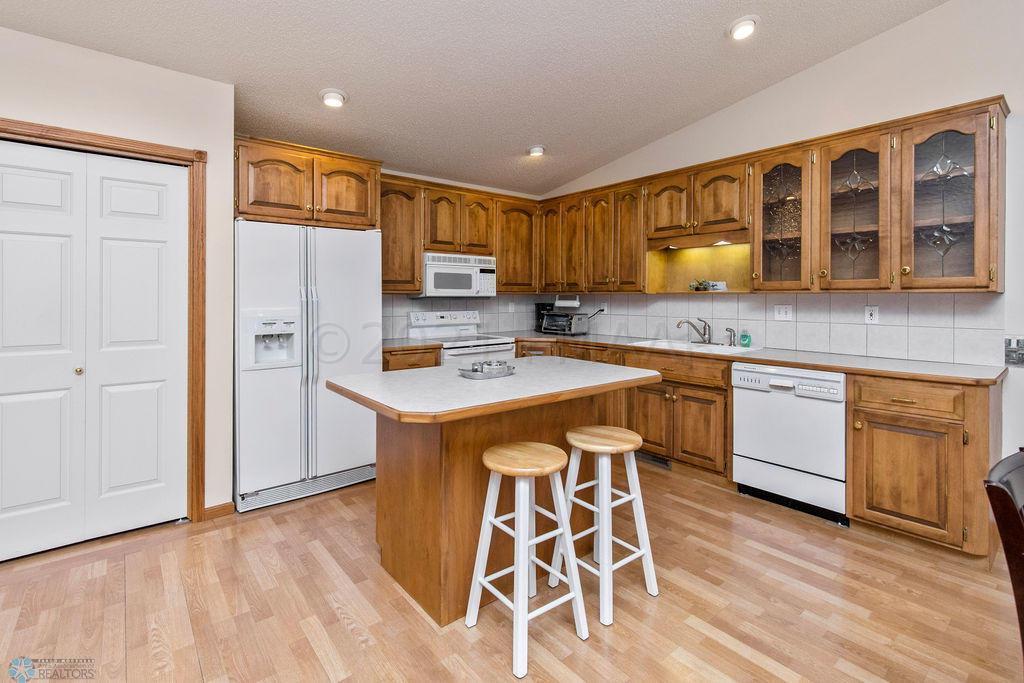 1995 townhouse for sale at 3626 5th Street S in Moorhead, MN — 3 bed, 3 bath (photo 7 of 31)